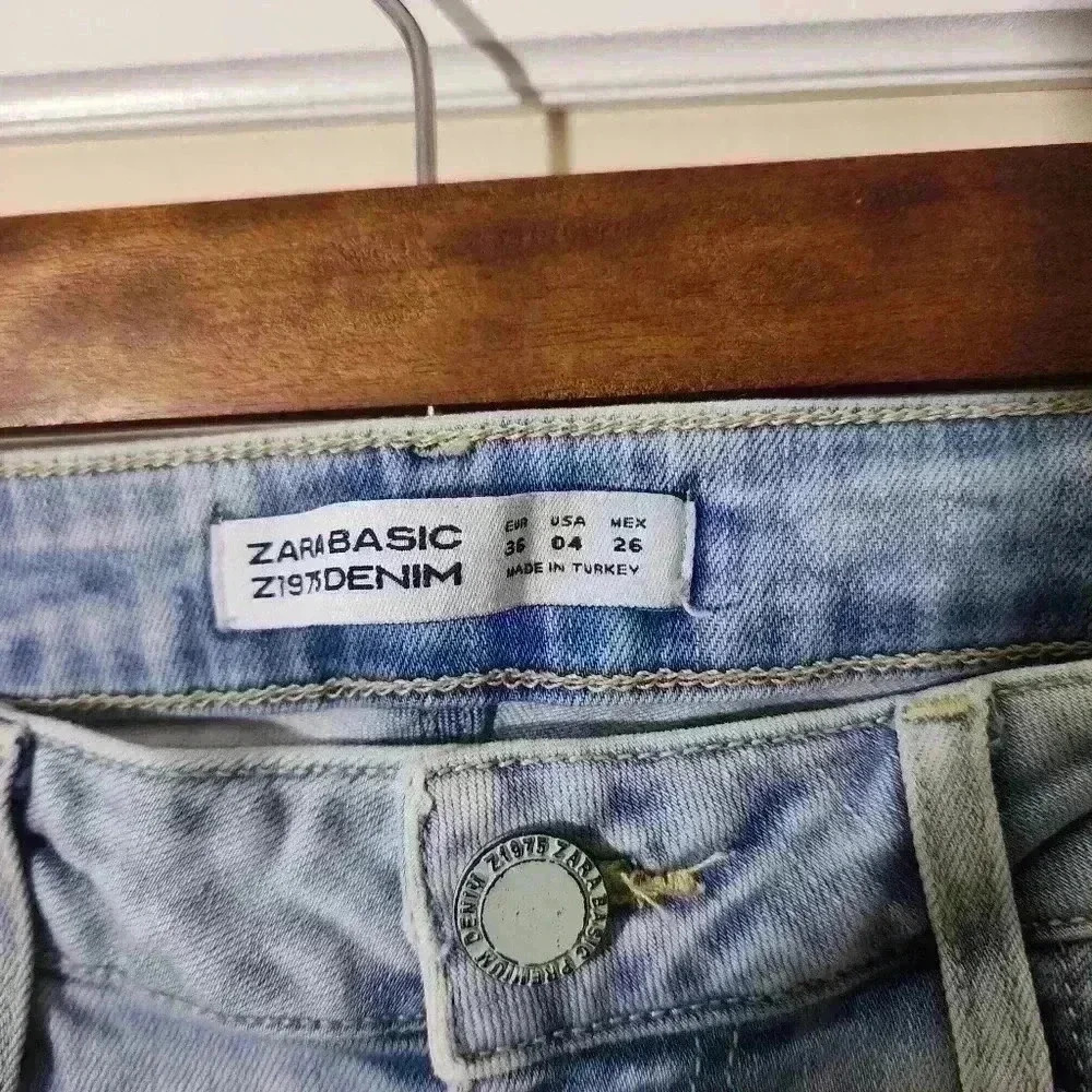 P5023 zara basic z1975 denim acid wash light wash jeans size 28 raw hem - Picture 4 of 7